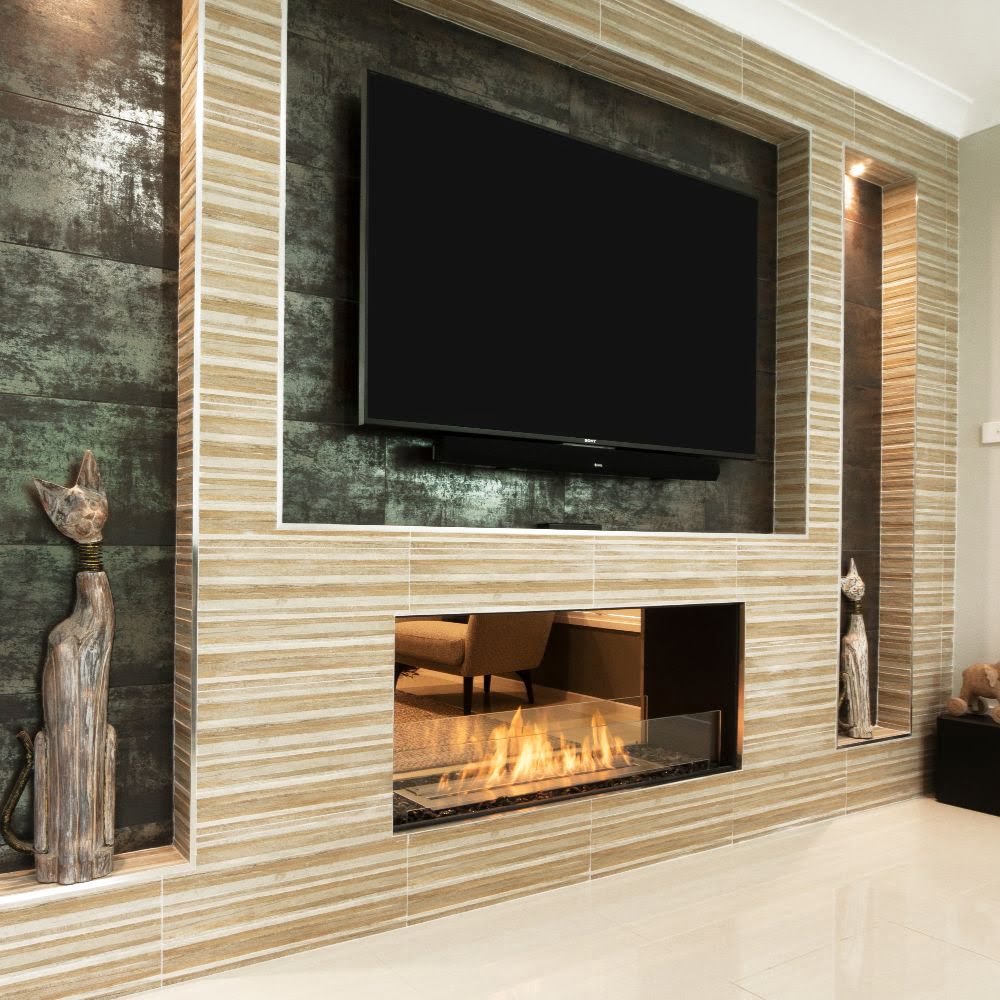 Flex 18DB Modern living room with a fireplace and wall-mounted TV.